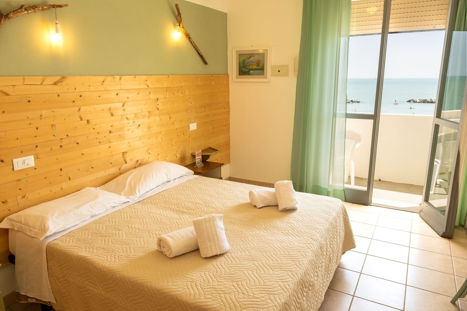 Dormitorio con vistas al mar